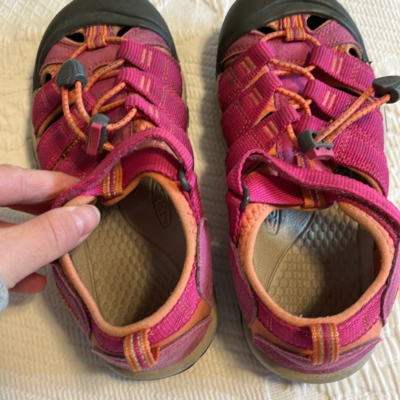 Keen sandal shoes, hiking/camping/outdoors, pink/orange, size 2 - Picture 8 of 9
